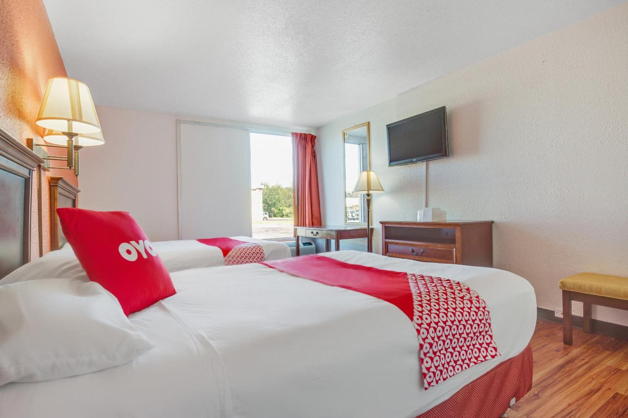 Oyo Hotel Mona Lake Muskegon Eksteriør billede