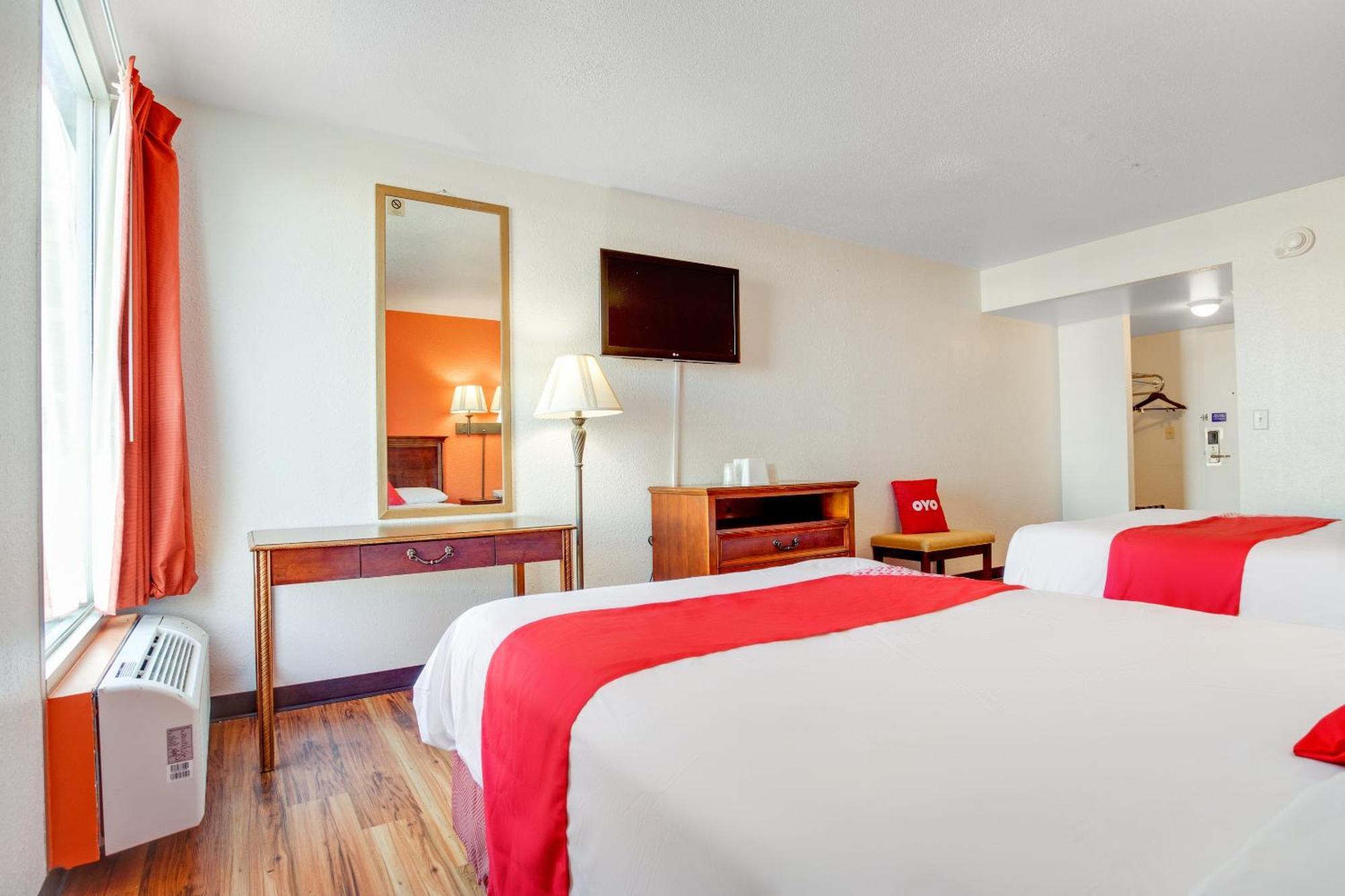Oyo Hotel Mona Lake Muskegon Eksteriør billede